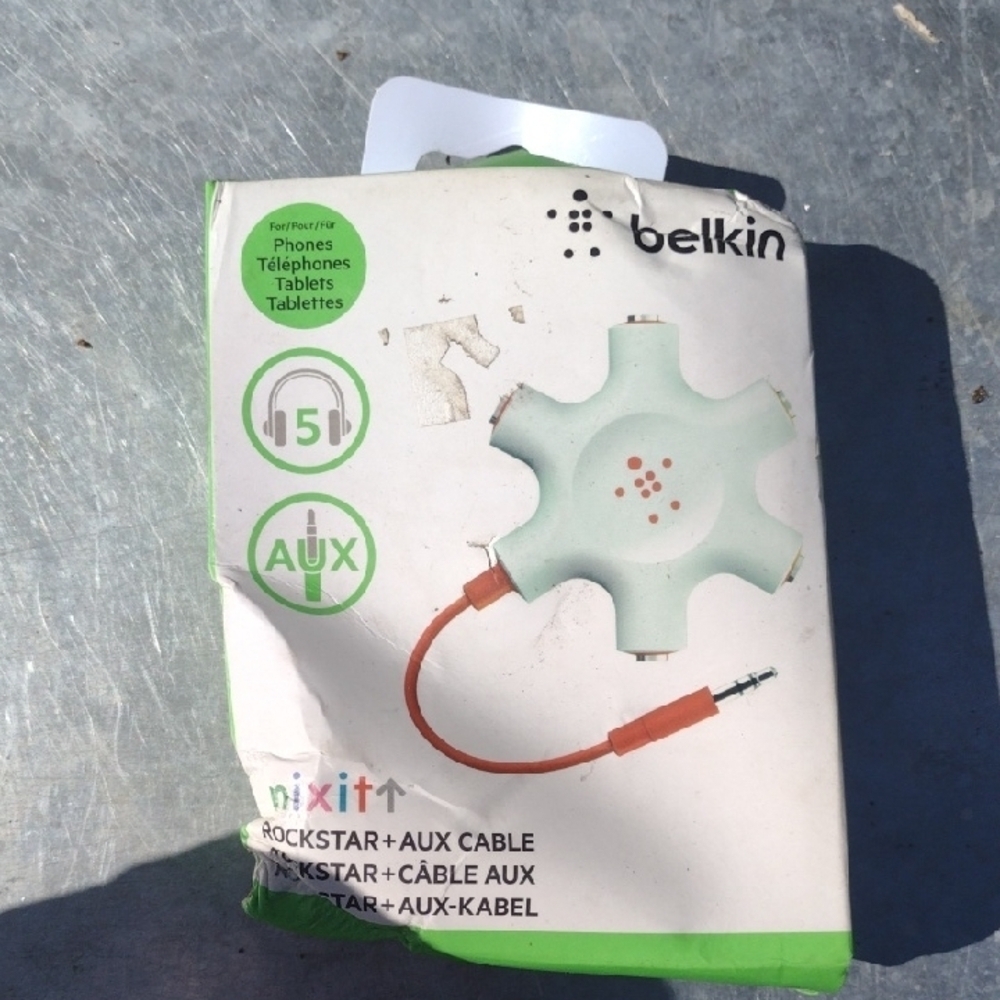 Belkin Rockstar AUX Cable Splitter NWT